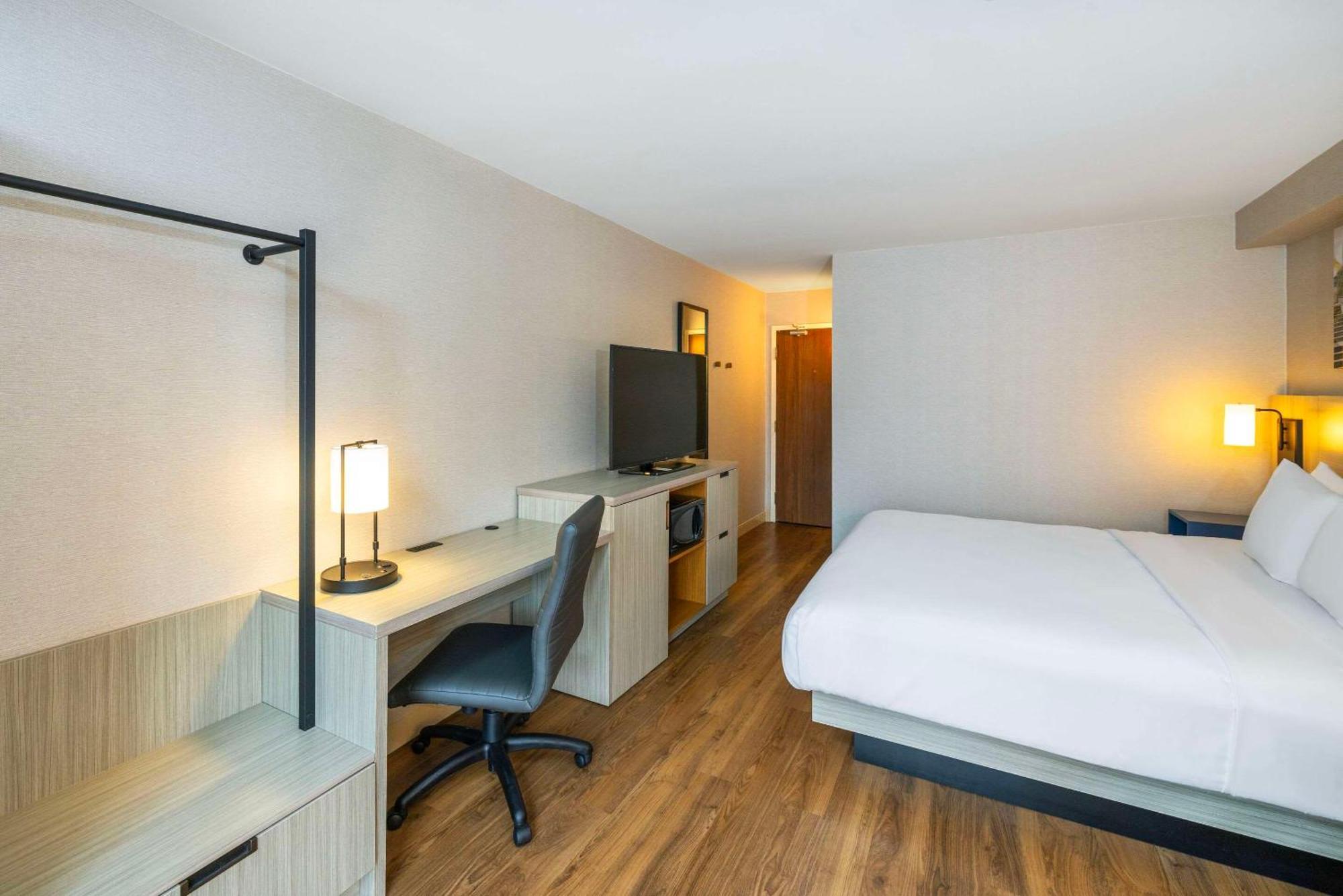 Comfort Inn East Монктон Экстерьер фото