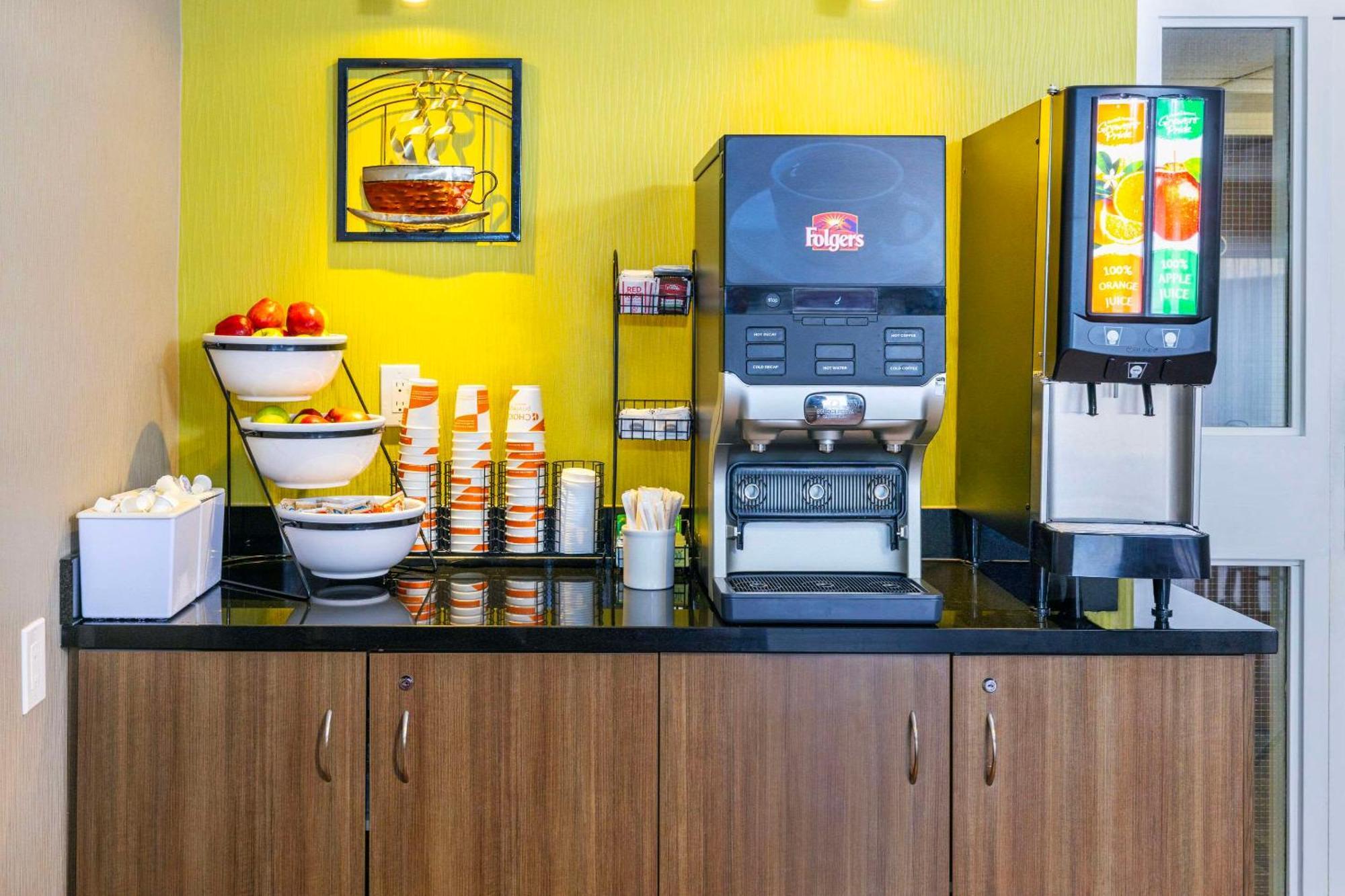 Comfort Inn East Монктон Экстерьер фото