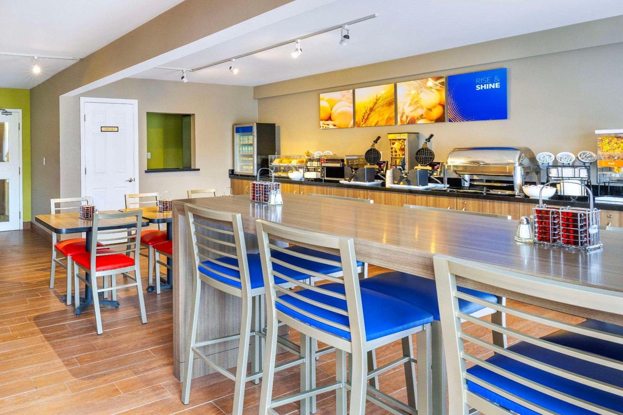 Comfort Inn East Монктон Экстерьер фото