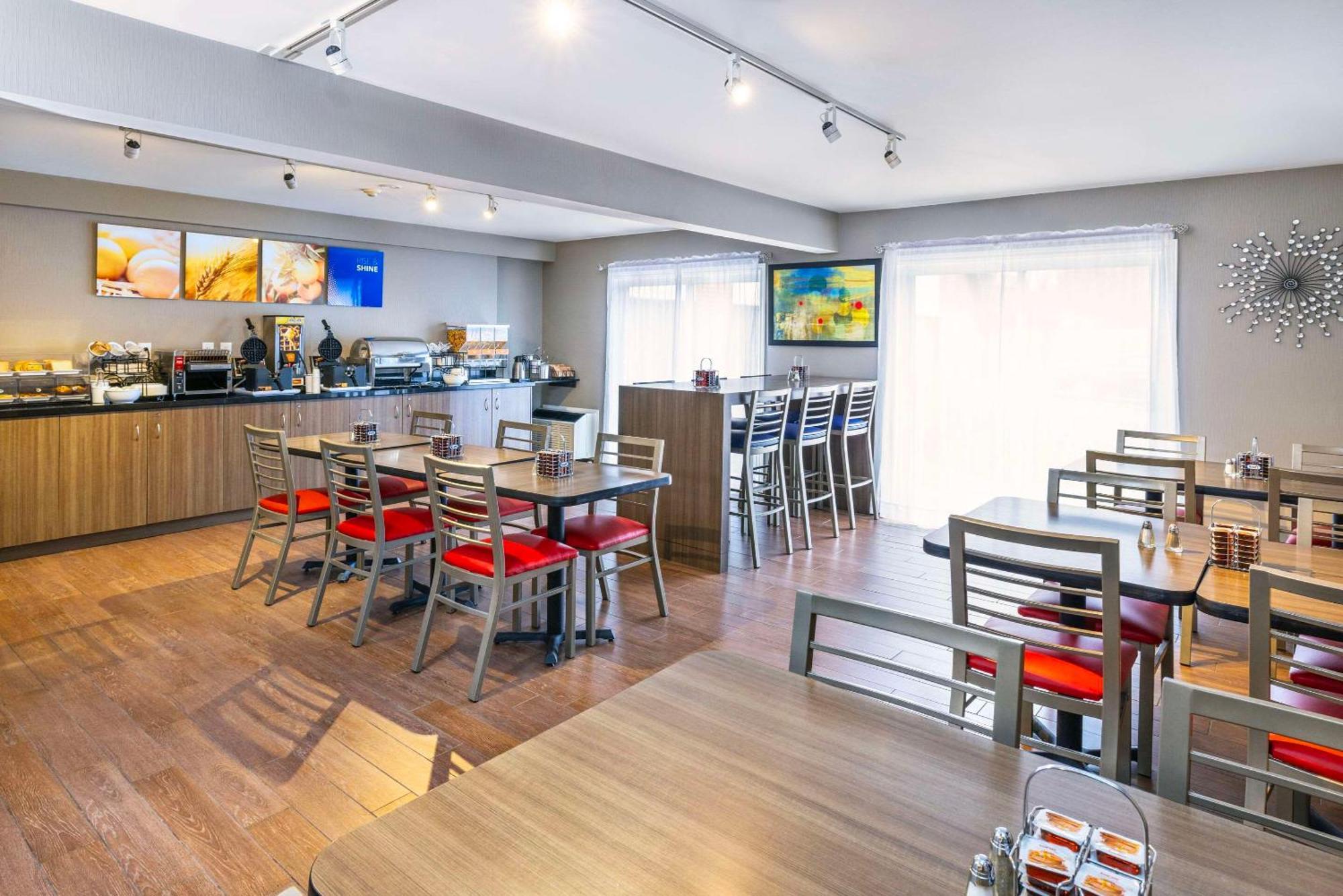Comfort Inn East Монктон Экстерьер фото