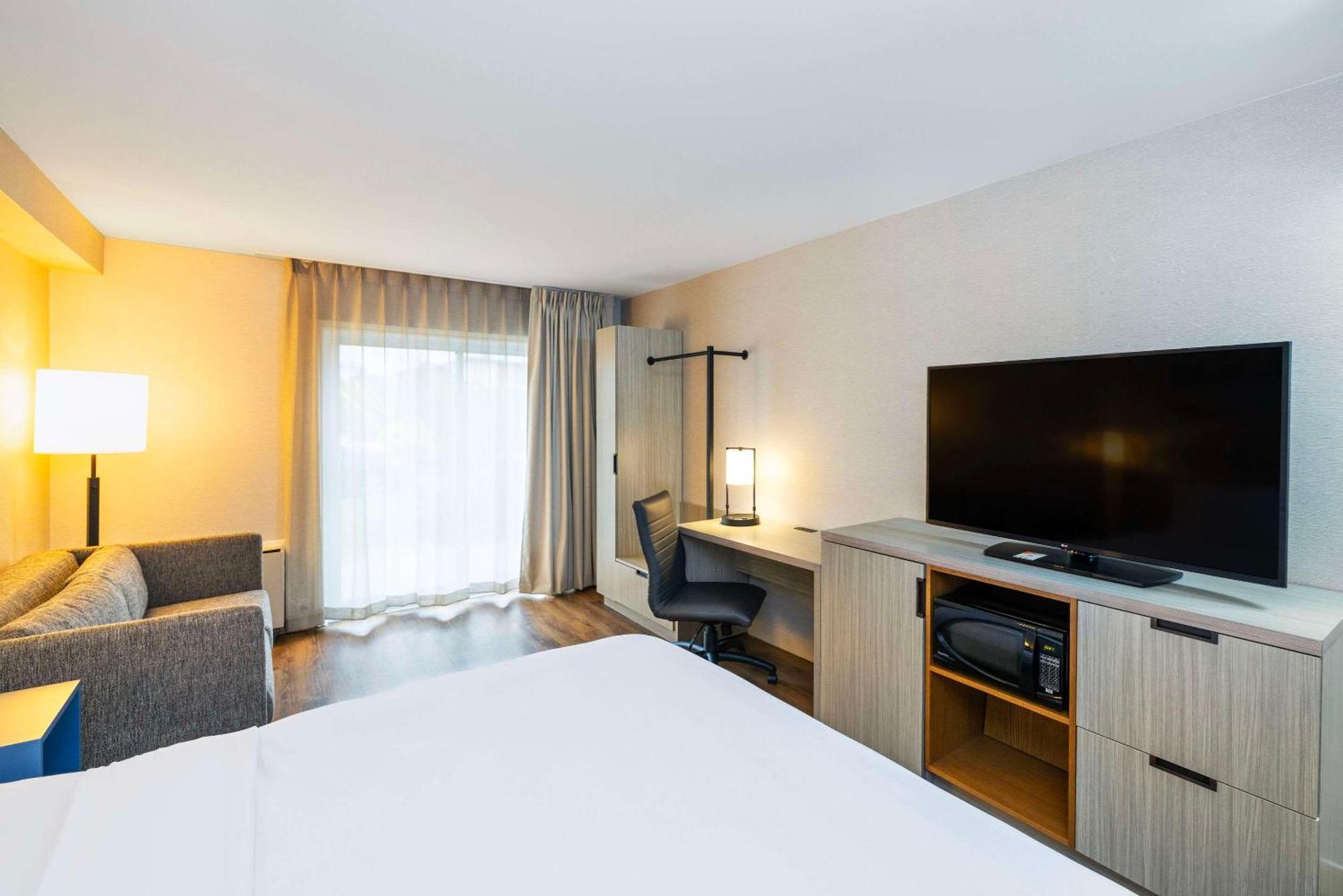 Comfort Inn East Монктон Экстерьер фото