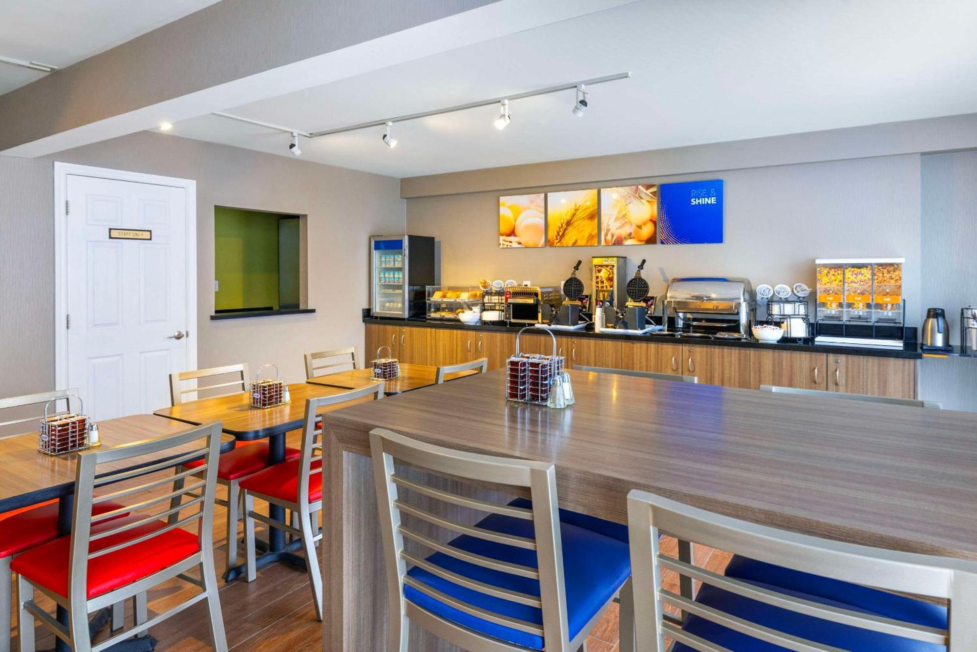 Comfort Inn East Монктон Экстерьер фото