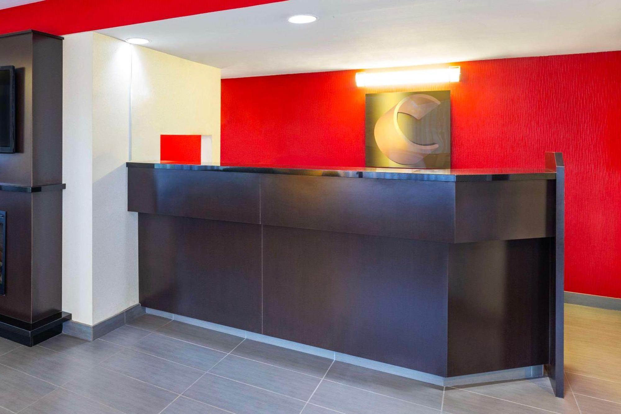 Comfort Inn East Монктон Экстерьер фото