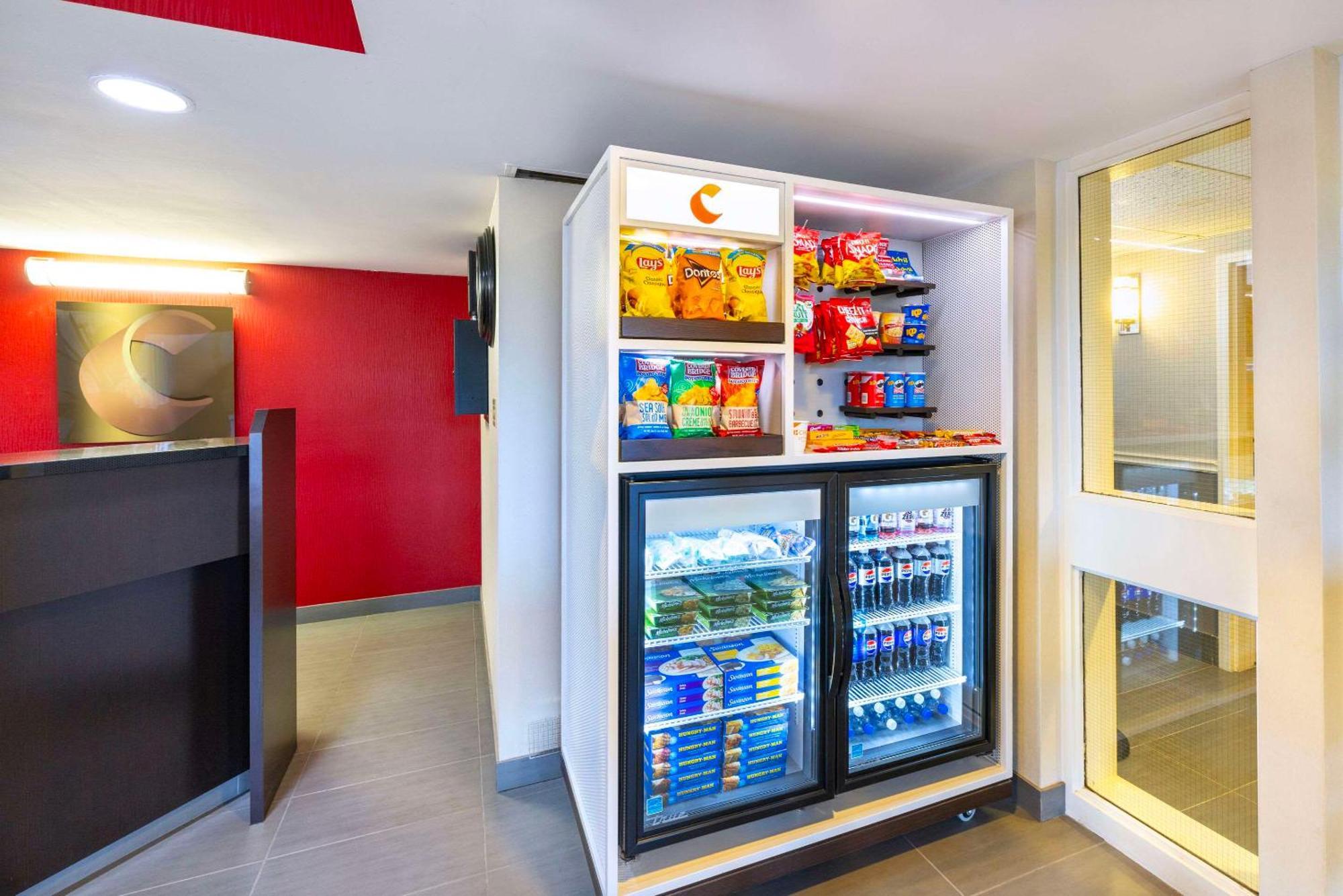 Comfort Inn East Монктон Экстерьер фото