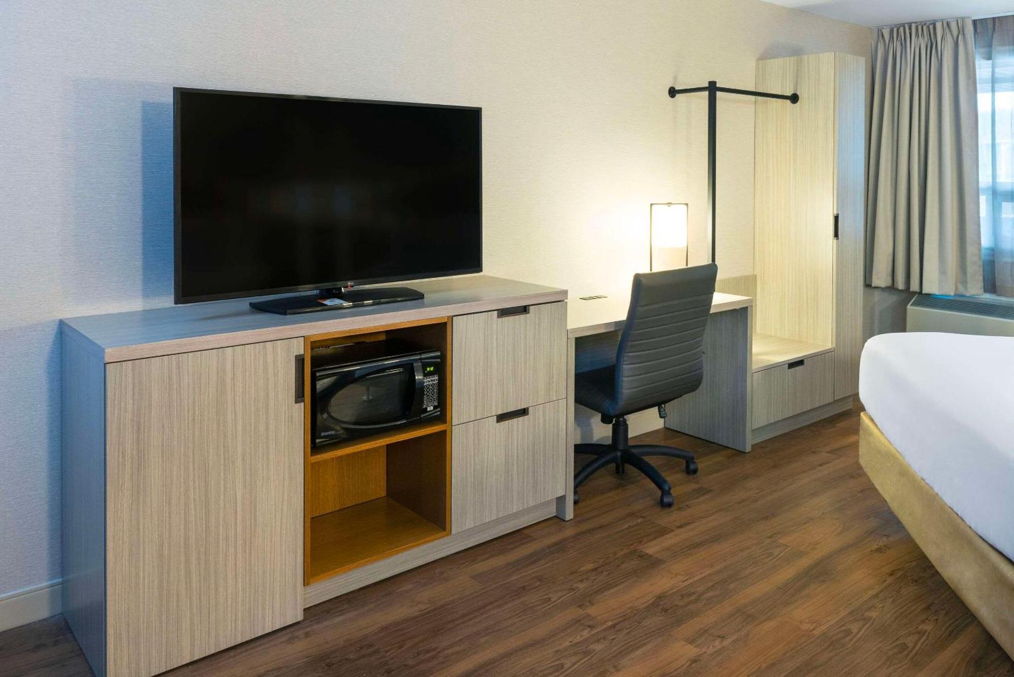 Comfort Inn East Монктон Экстерьер фото